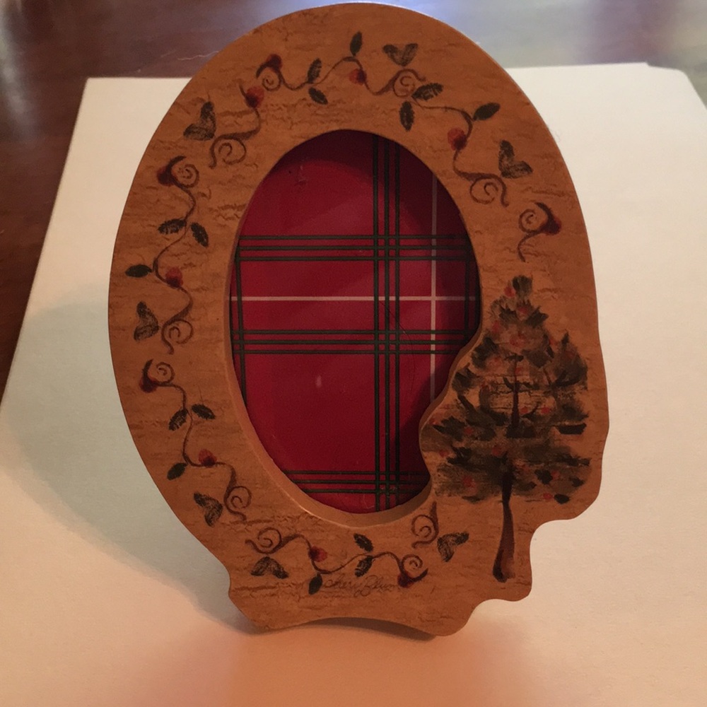 Adorable wooden picture frame with painted Christmas tree and lights!